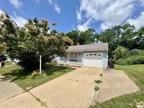 3813 W Brighton Ave, Peoria, IL 61615
