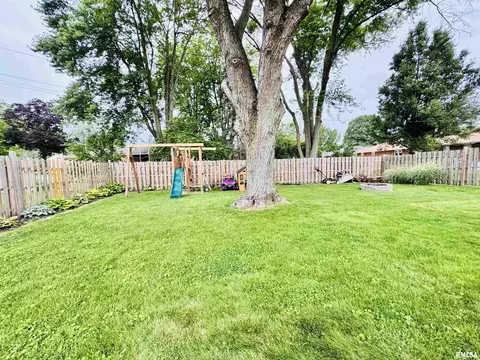 Exterior - 702 S Pearl St, Macomb, IL 61455 photo 7 of 8