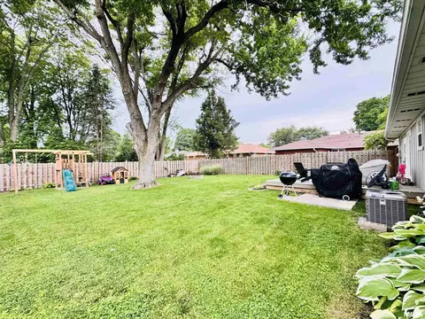 Exterior - 702 S Pearl St, Macomb, IL 61455 photo 5 of 8