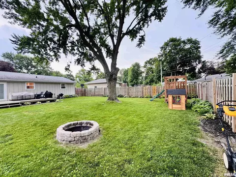 Exterior - 702 S Pearl St, Macomb, IL 61455 photo 3 of 8
