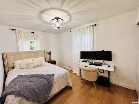 Bedroom - 702 S Pearl St, Macomb, IL 61455 photo 4 of 5