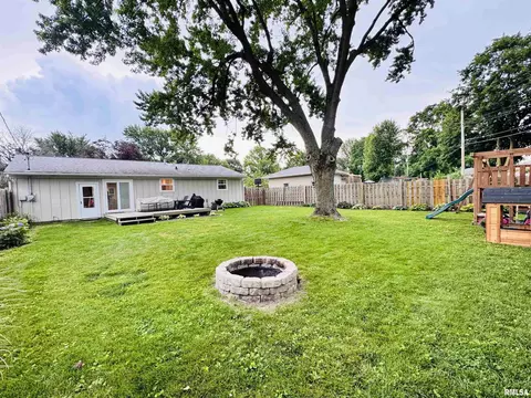Exterior - 702 S Pearl St, Macomb, IL 61455 photo 6 of 8
