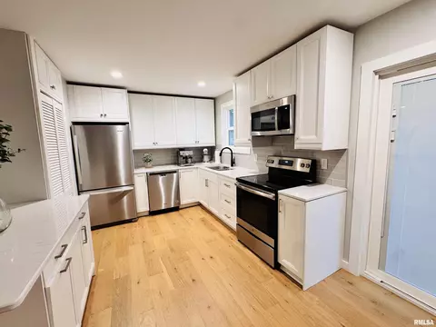 Kitchen - 702 S Pearl St, Macomb, IL 61455 photo 4 of 6