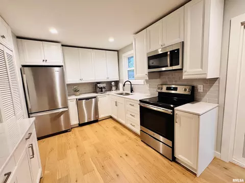 Kitchen - 702 S Pearl St, Macomb, IL 61455 photo 2 of 6