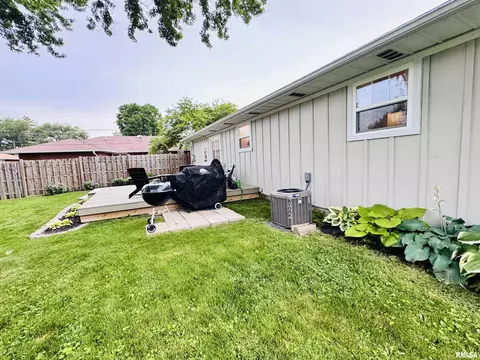 Exterior - 702 S Pearl St, Macomb, IL 61455 photo 8 of 8