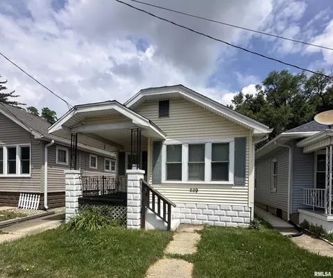 209 E Corrington Ave, Peoria, IL 61603