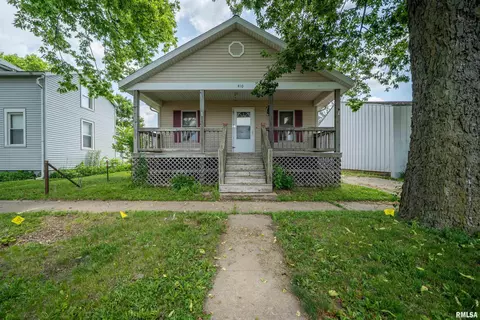 410 S 3rd St, Pekin, IL 61554