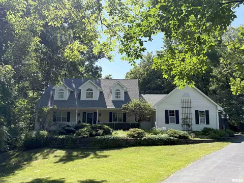 704 Holland Rd, Germantown Hills, IL 61548