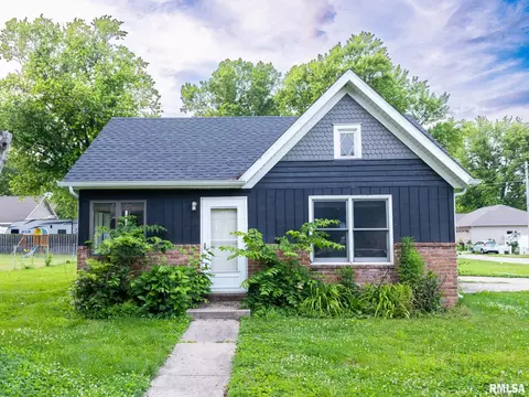 321 E Tazewell St, Tremont, IL 61568