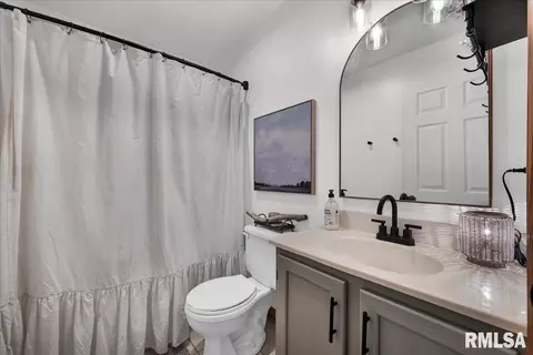 Bath - 1208 S Adams Rd, Eureka, IL 61530 photo 2 of 3