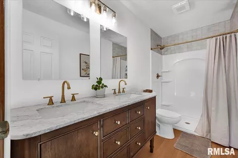 Bath - 1208 S Adams Rd, Eureka, IL 61530 photo 1 of 3