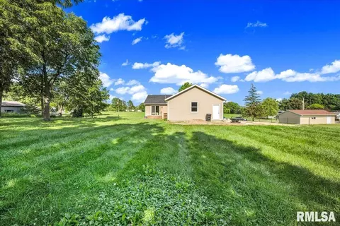 Exterior - 1208 S Adams Rd, Eureka, IL 61530 photo 4 of 5