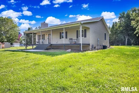 Exterior - 1208 S Adams Rd, Eureka, IL 61530 photo 2 of 5