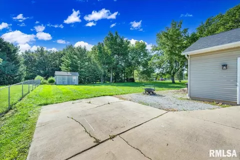 Exterior - 1208 S Adams Rd, Eureka, IL 61530 photo 3 of 5