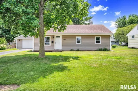 1512 W Leonard Dr, Chillicothe, IL 61523