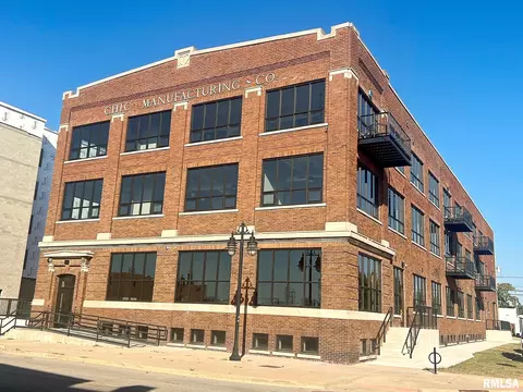 1001 SW Adams St, Peoria, IL 61602