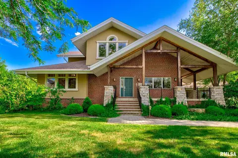 10400 Osage Ct, Peoria, IL 61615