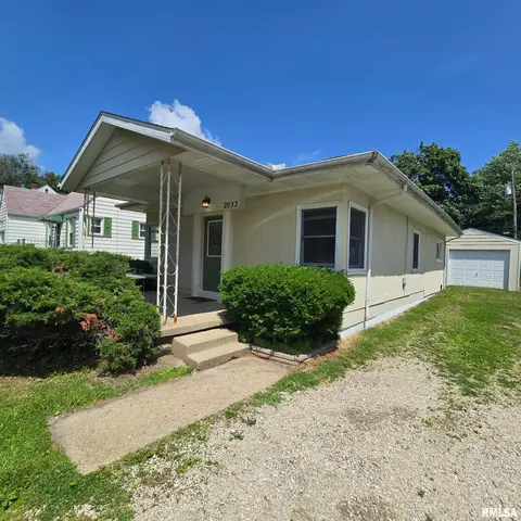 2033 W Forrest Hill Ave, Peoria, IL 61604