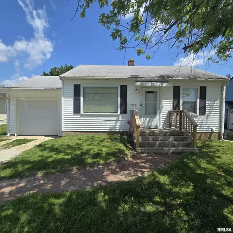 2029 W Forrest Hill Ave, Peoria, IL 61604