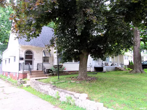 1027 E Maywood Ave, Peoria, IL 61603
