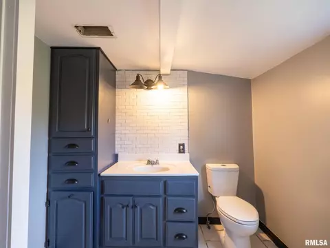 Bath - 6635 W Wheeler Rd, Mapleton, IL 61547 photo 3 of 4