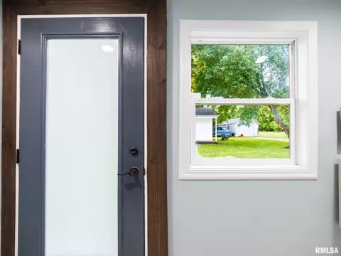Entry Way - 6635 W Wheeler Rd, Mapleton, IL 61547 photo 2 of 2
