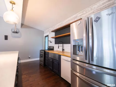 Kitchen - 6635 W Wheeler Rd, Mapleton, IL 61547 photo 6 of 7