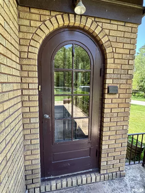 Exterior - 601 Compton Pkwy, Macomb, IL 61455 photo 4 of 9