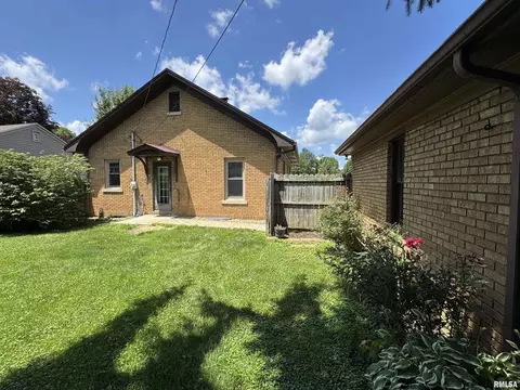 Exterior - 601 Compton Pkwy, Macomb, IL 61455 photo 8 of 9