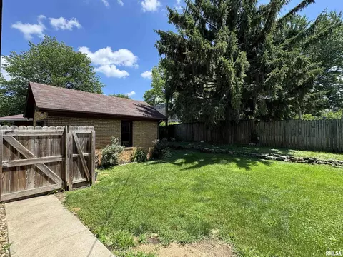 Exterior - 601 Compton Pkwy, Macomb, IL 61455 photo 9 of 9