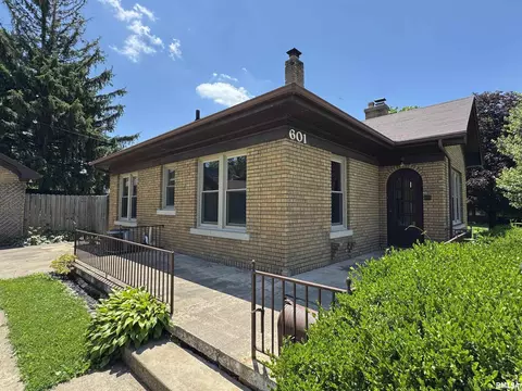 Exterior - 601 Compton Pkwy, Macomb, IL 61455 photo 2 of 9