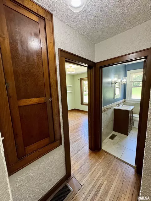 Entry Way - 601 Compton Pkwy, Macomb, IL 61455 photo 4 of 5