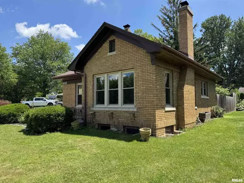 Exterior - 601 Compton Pkwy, Macomb, IL 61455 photo 3 of 9