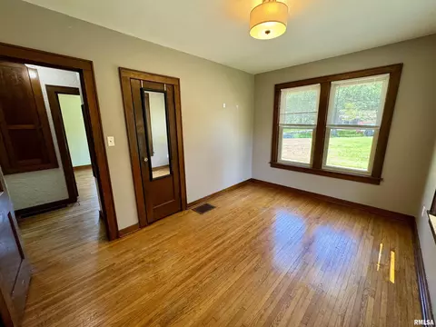 Bedroom - 601 Compton Pkwy, Macomb, IL 61455 photo 4 of 5