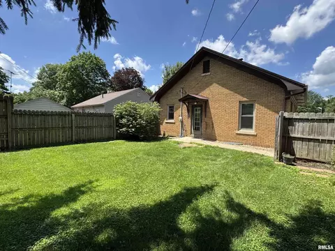 Exterior - 601 Compton Pkwy, Macomb, IL 61455 photo 7 of 9