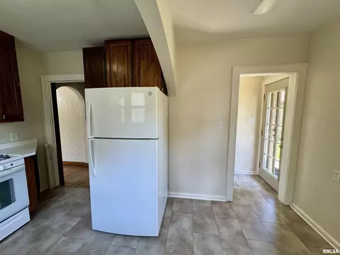 Entry Way - 601 Compton Pkwy, Macomb, IL 61455 photo 2 of 5