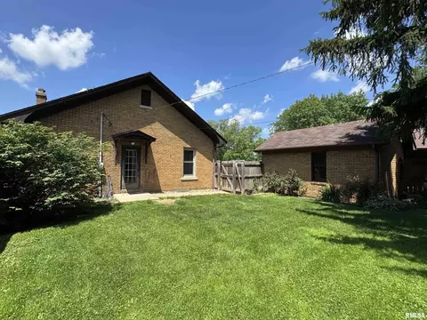 Exterior - 601 Compton Pkwy, Macomb, IL 61455 photo 5 of 9