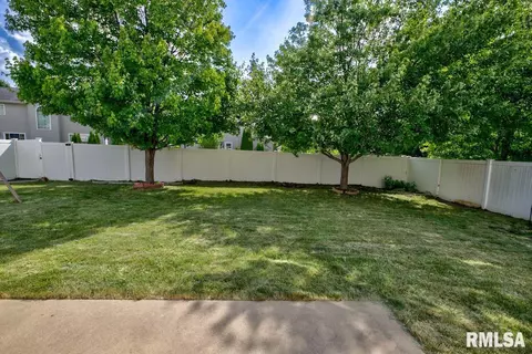 Exterior - 1508 W Meadowview Dr, Dunlap, IL 61525 photo 2 of 3