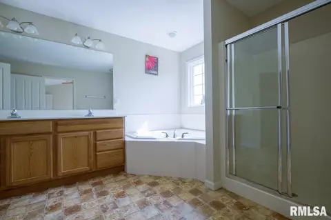 Bath - 1508 W Meadowview Dr, Dunlap, IL 61525 photo 1 of 1