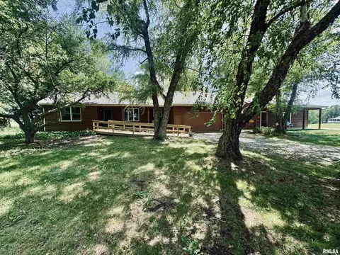 10622 W Farmington Rd, Hanna City, IL 61536