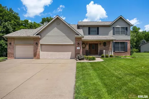 11 Lahood Ln, Washington, IL 61571