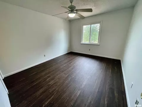Bedroom - 15 Cedar Dr, Macomb, IL 61455 photo 3 of 6