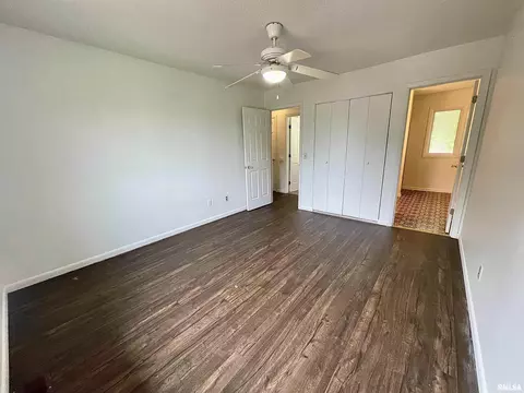 Bedroom - 15 Cedar Dr, Macomb, IL 61455 photo 4 of 6