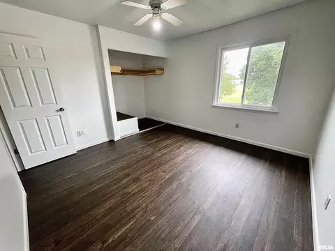 Bedroom - 15 Cedar Dr, Macomb, IL 61455 photo 5 of 6