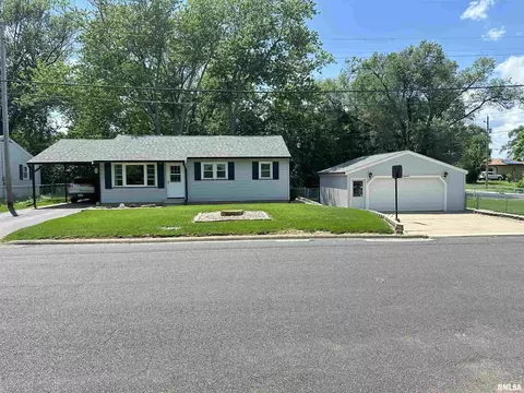 223 Oakdale Ave, Pekin, IL 61554