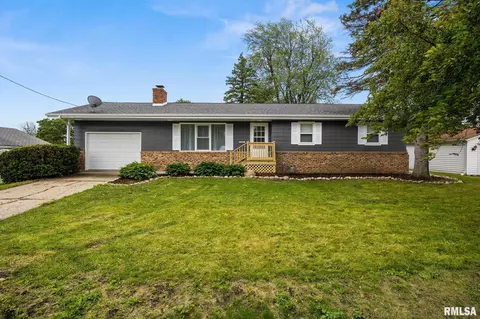 208 W Graze Ave, Dunlap, IL 61525