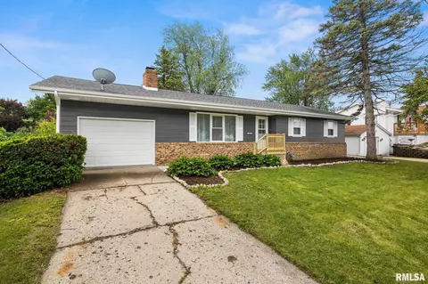 Exterior - 208 W Graze Ave, Dunlap, IL 61525 photo 2 of 7
