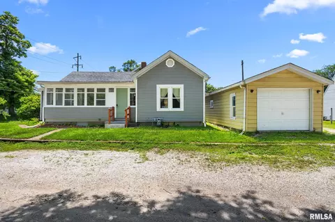 1013 N 2nd St, Pekin, IL 61554