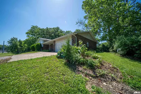Exterior - 219 Town Hall Rd, Metamora, IL 61548 photo 2 of 4
