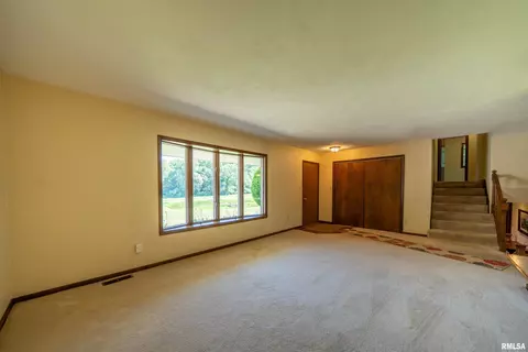 Living - 219 Town Hall Rd, Metamora, IL 61548 photo 3 of 7